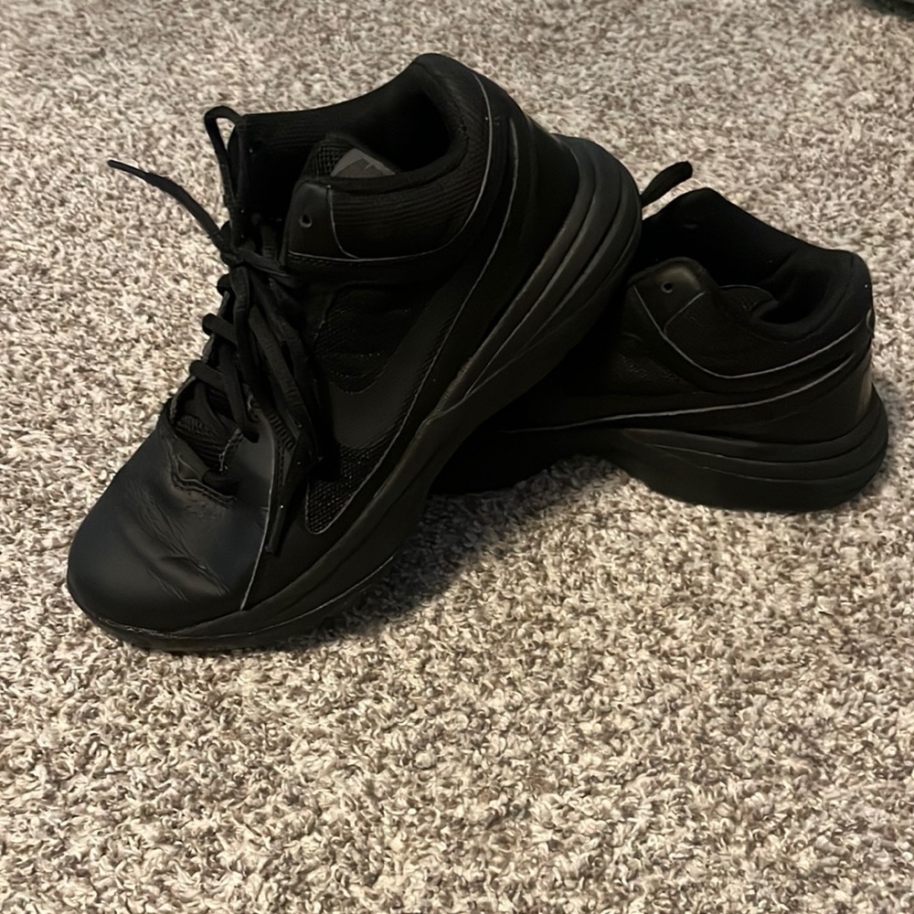 Nike all black basketball shoes